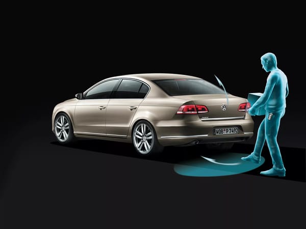 Установка виртуальной педали для открытия багажника Easy Open на Audi A3 8V